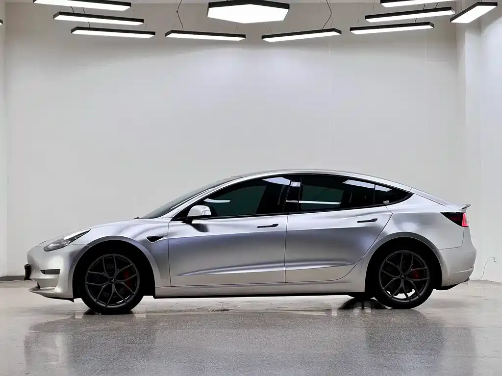 Tesla Model 3 — фото 2