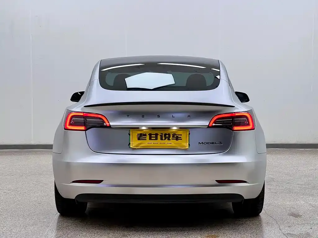 Tesla Model 3 — фото 9