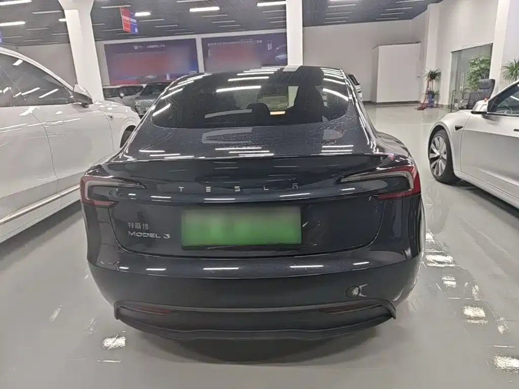 Tesla Model 3 — фото 8