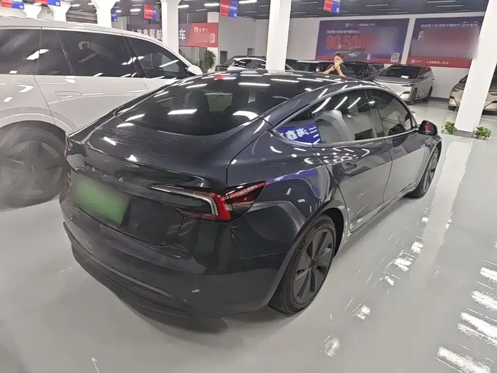 Tesla Model 3 — фото 9