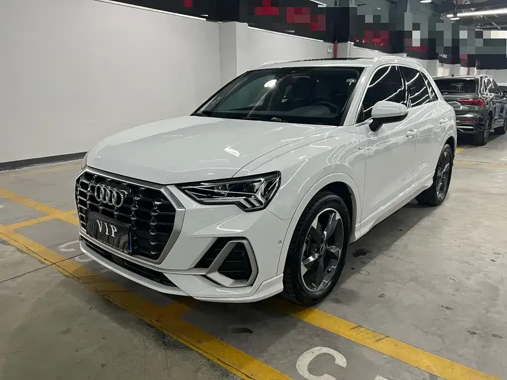 Audi Q3 — фото 1