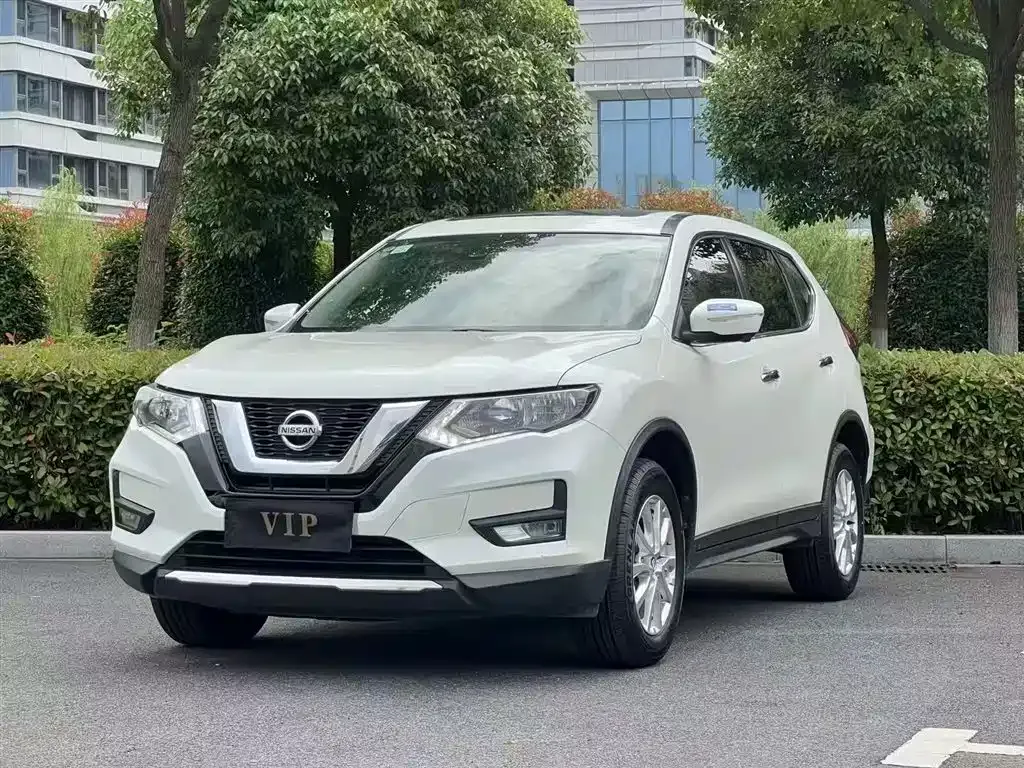 Nissan X-Trail — фото 1