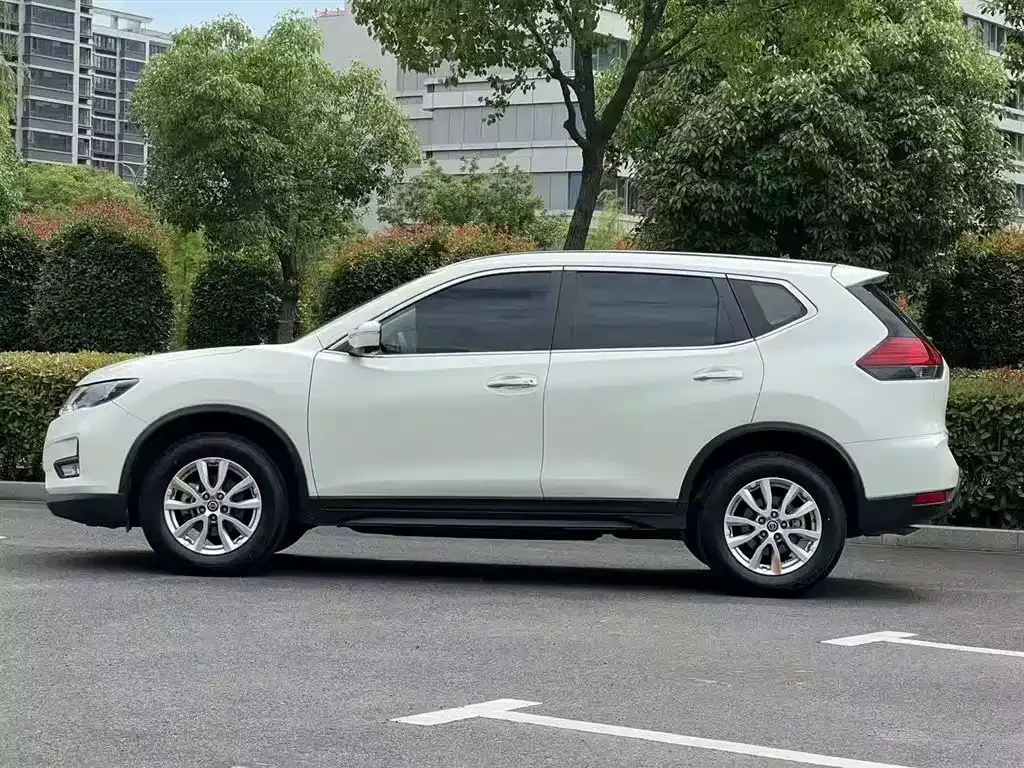Nissan X-Trail — фото 7