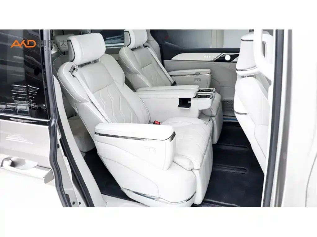 Volvo EM90 2024 из CN, фото 9