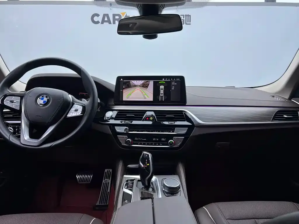 BMW 5 Series — фото 10