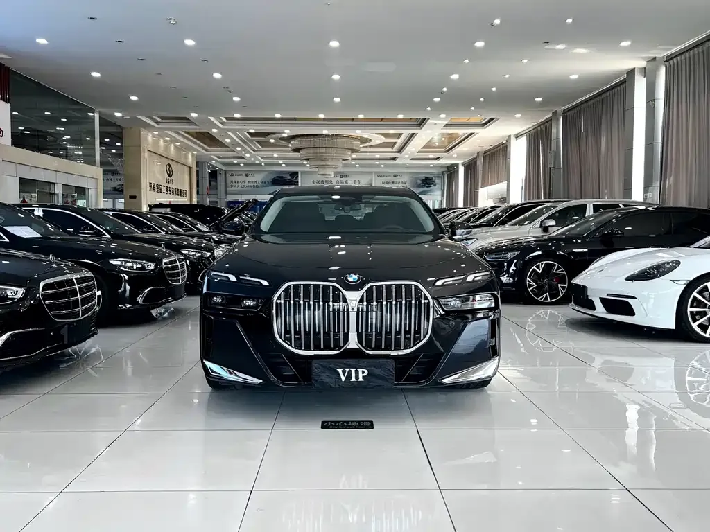 BMW 7 Series — фото 10
