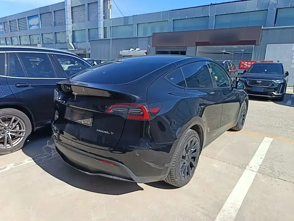 Tesla Model Y — фото 7