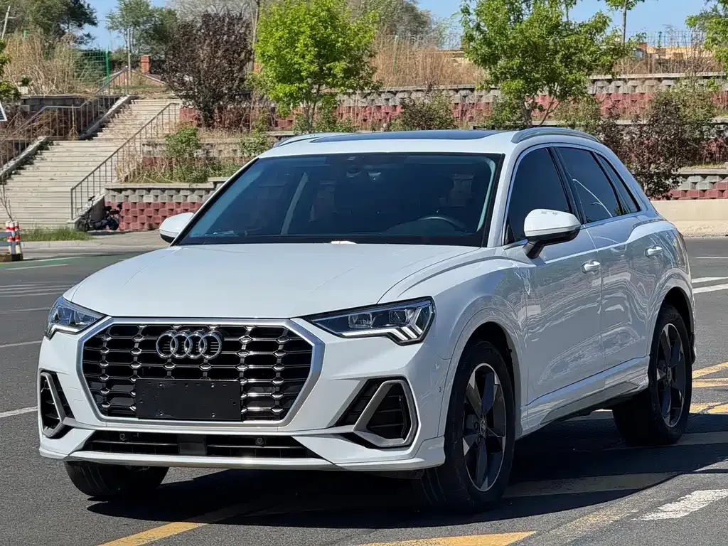 Audi Q3 — фото 1