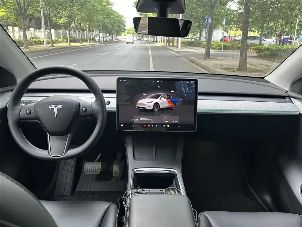 Tesla Model Y — фото 3