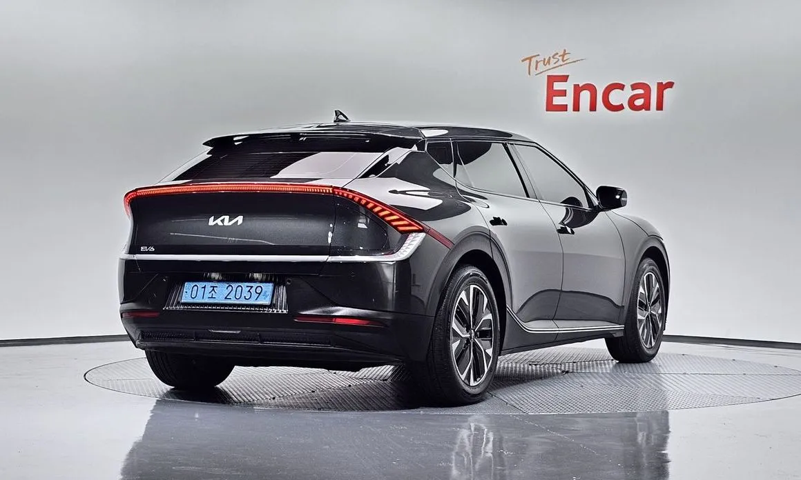 Kia EV6 2023 из KR, фото 2