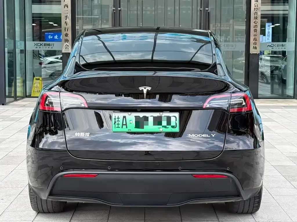 Tesla Model Y — фото 5