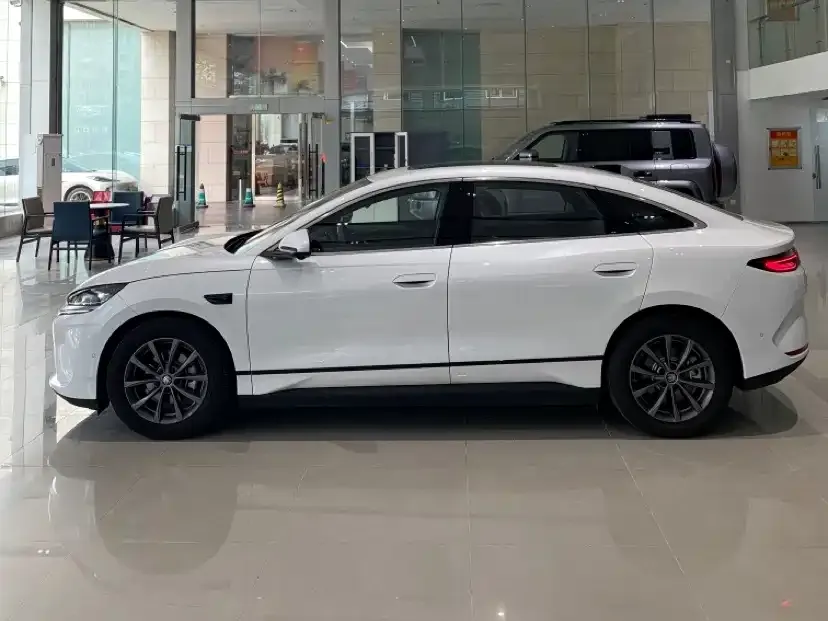 BYD Qin L — фото 6