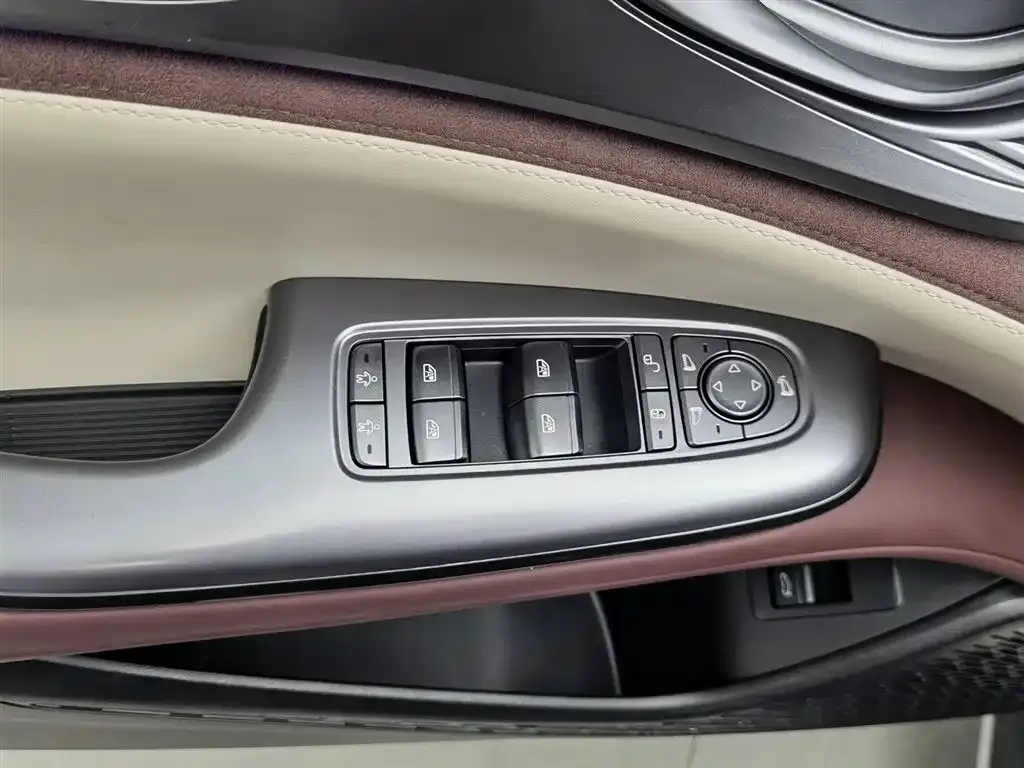 BYD Seal — фото 9