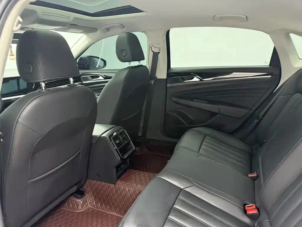 Volkswagen Passat — фото 9