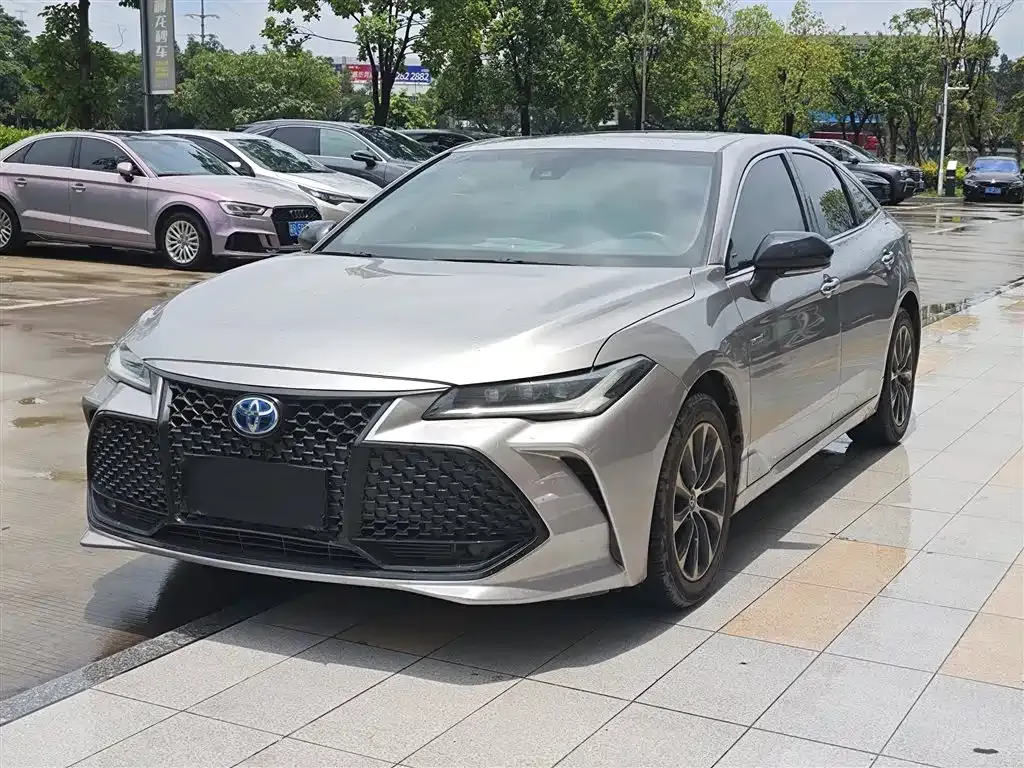 Toyota Avalon — фото 1