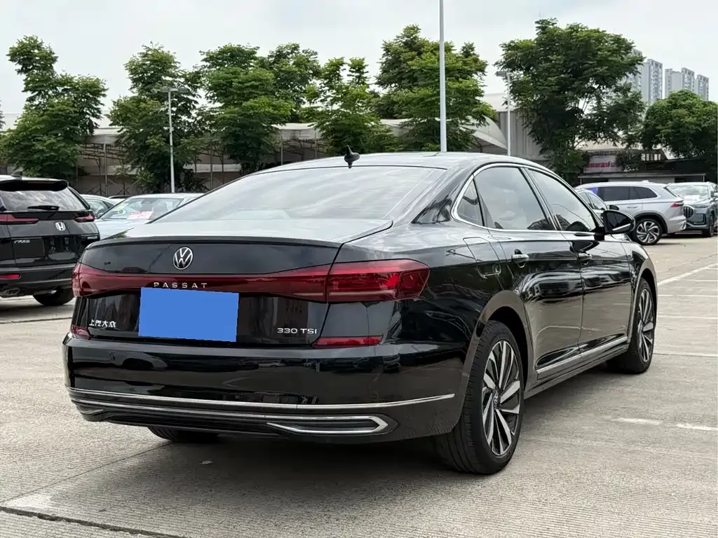 Volkswagen Passat — фото 10