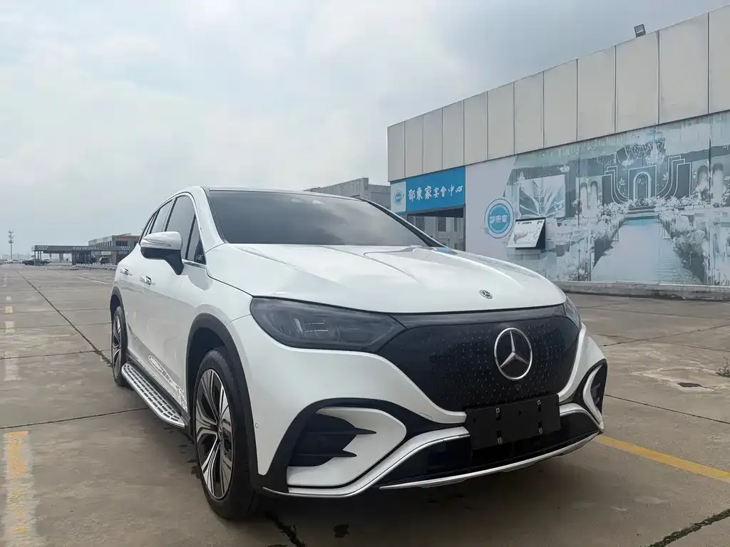 Mercedes-Benz EQE SUV — фото 7