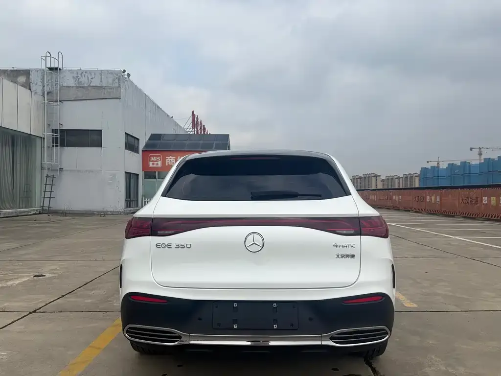 Mercedes-Benz EQE SUV — фото 6