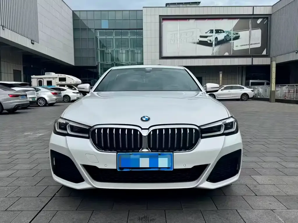 BMW 5 Series — фото 5