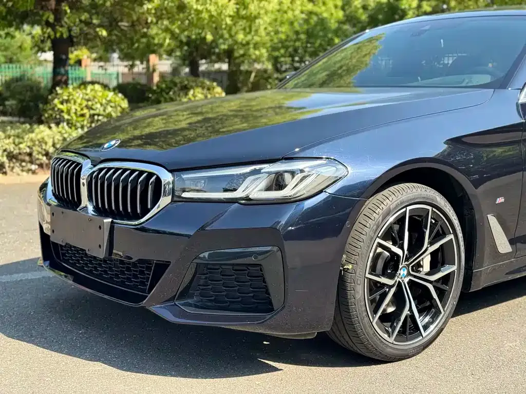 BMW 5 Series — фото 8