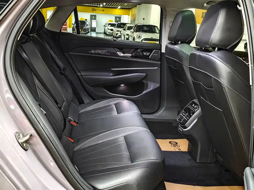 Volkswagen Passat — фото 7