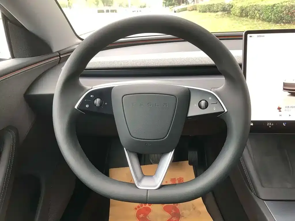 Tesla Model 3 — фото 3