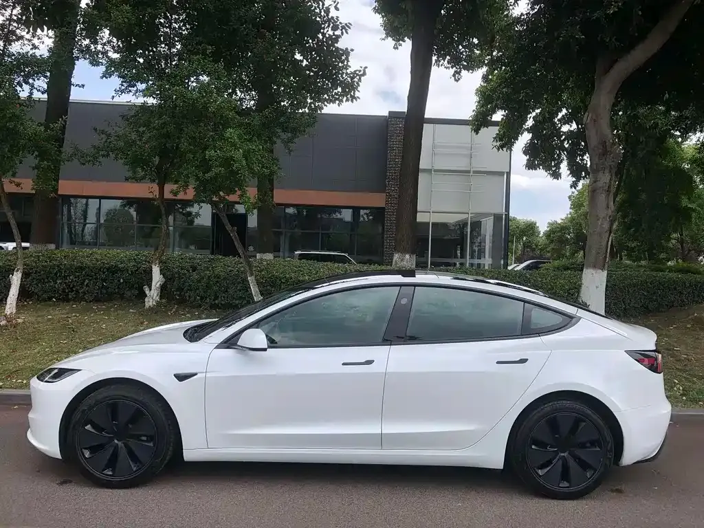 Tesla Model 3 — фото 6