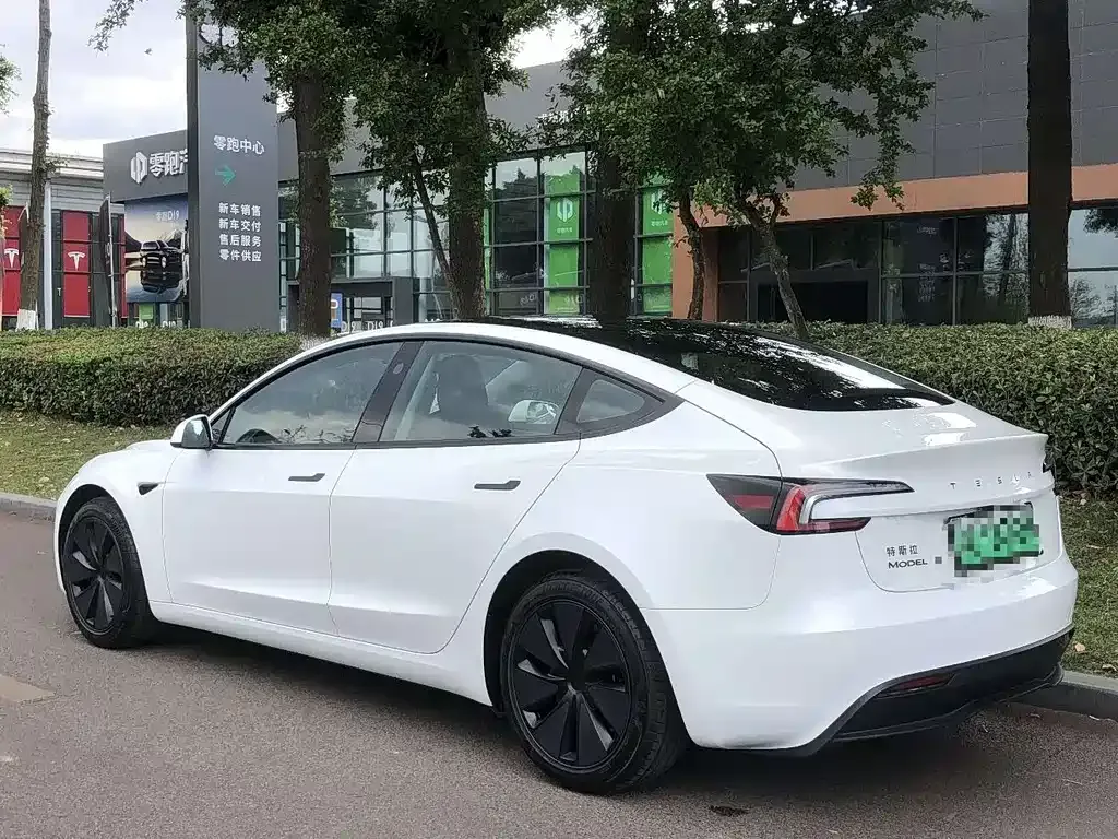 Tesla Model 3 — фото 4