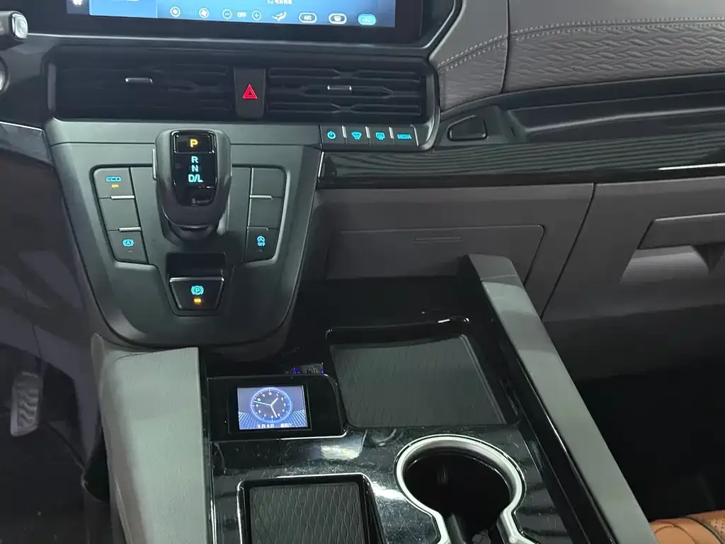 Ford Tourneo 2025 из CN, фото 5