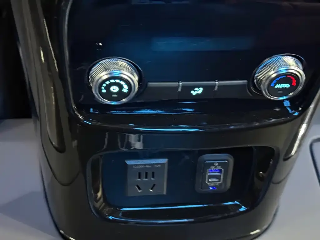 Ford Tourneo 2025 из CN, фото 2