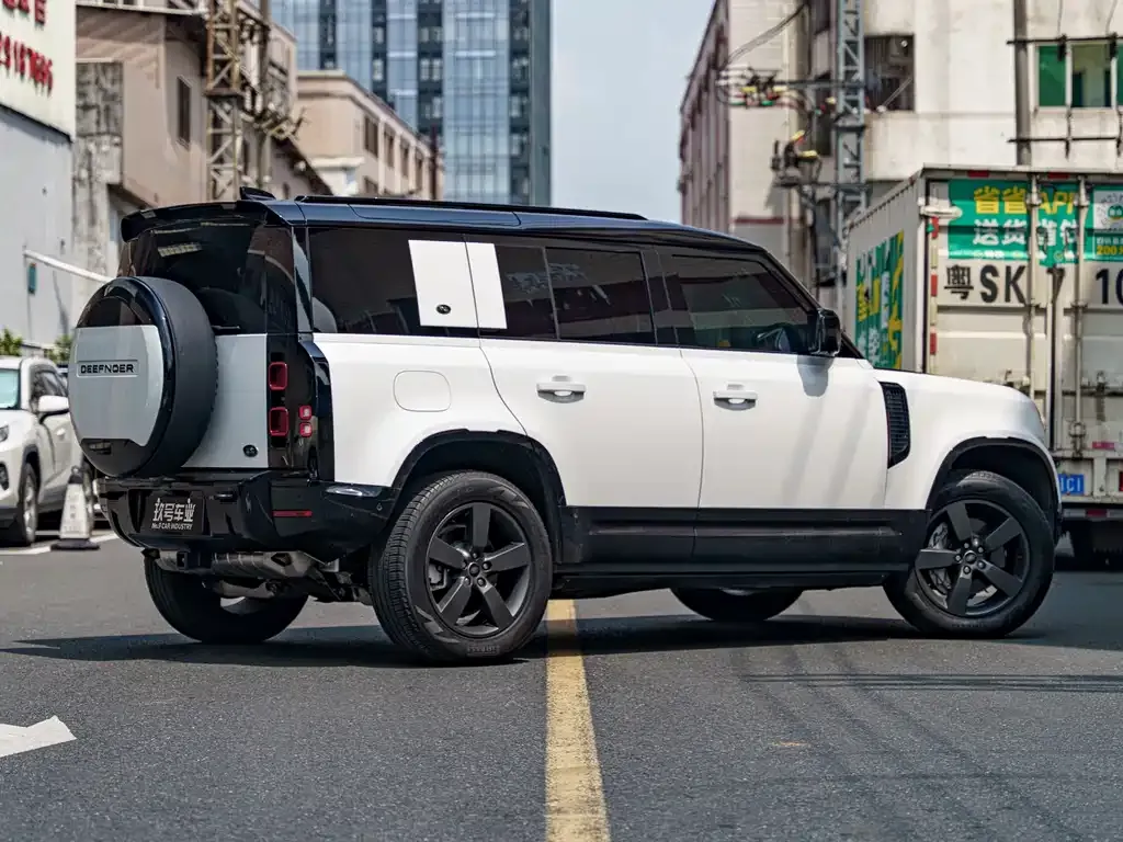Land Rover Defender — фото 9
