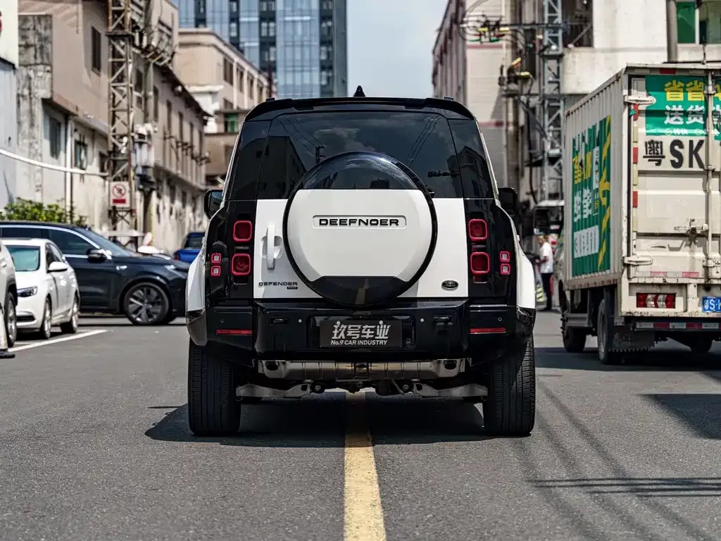 Land Rover Defender — фото 8