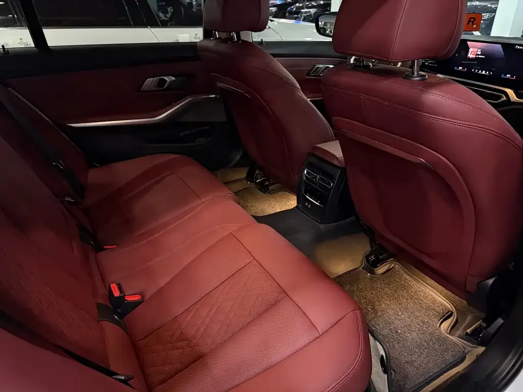 BMW 3 Series 2024 из CN, фото 10