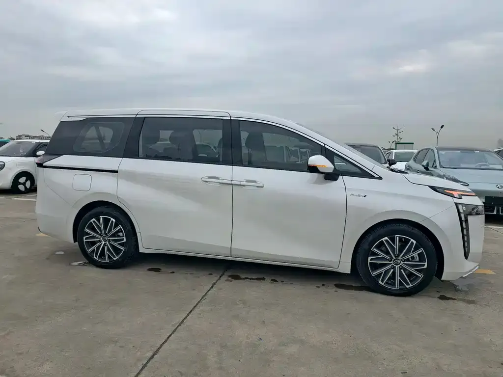 GAC Motor 传祺E8 PHEV — фото 7