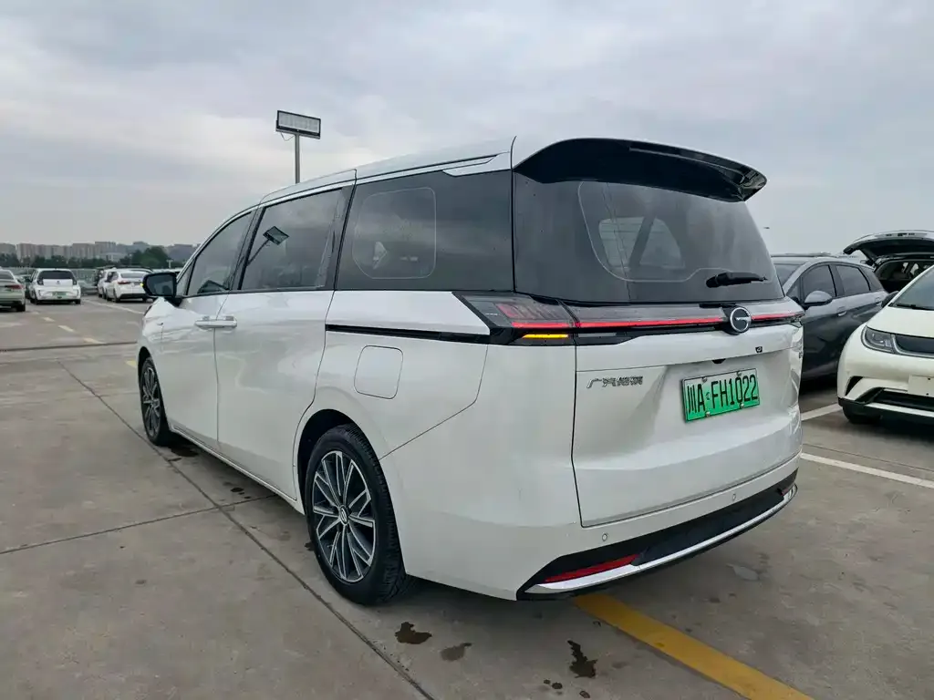 GAC Motor 传祺E8 PHEV — фото 10