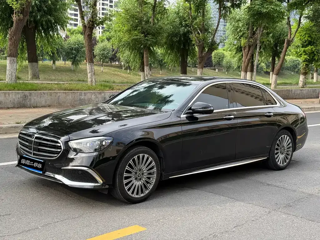 Mercedes-Benz E-Class — фото 1