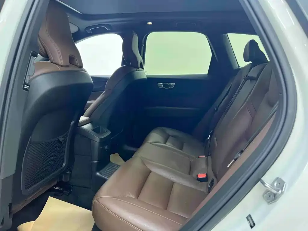 Volvo XC60 PHEV 2022 из CN, фото 6