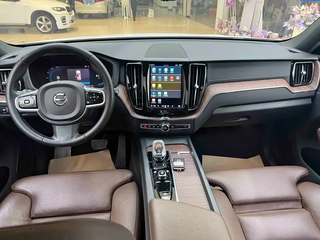 Volvo XC60 PHEV 2022 из CN, фото 2