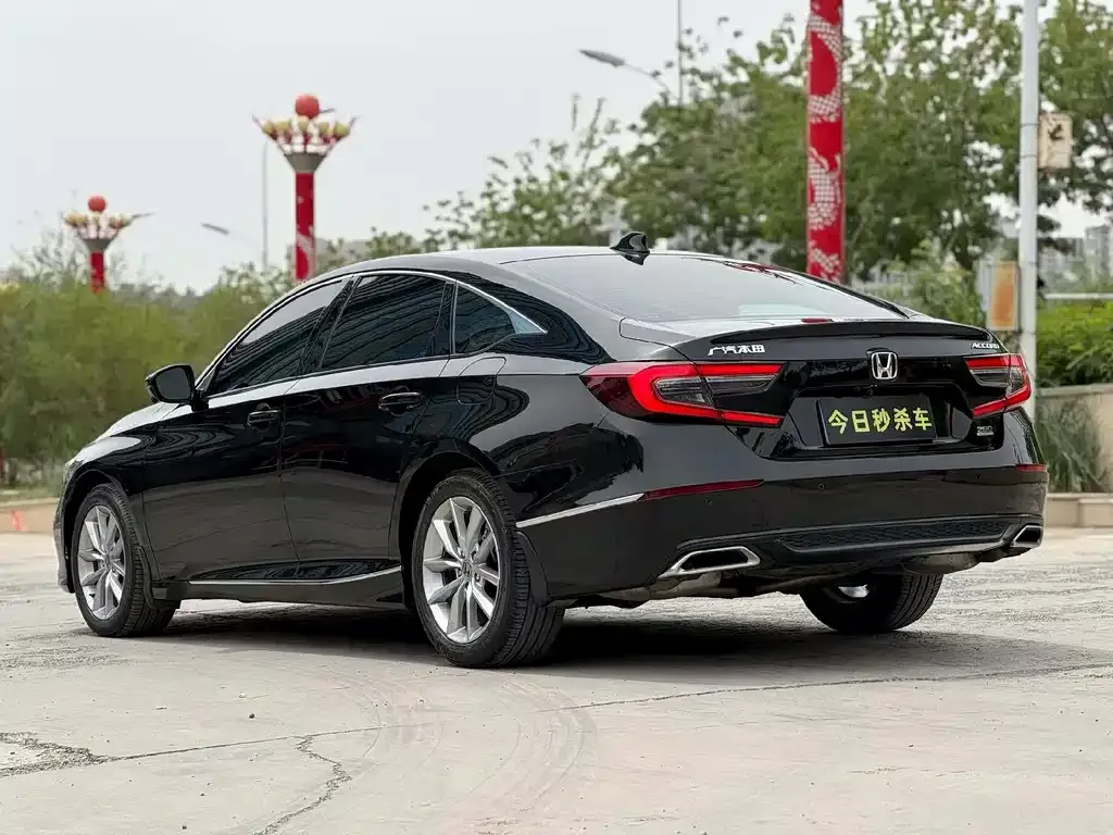 Honda Accord — фото 8