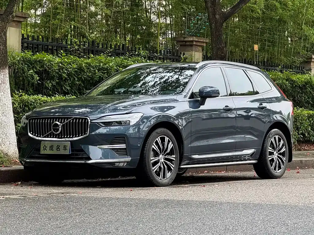 Volvo XC60 — фото 1