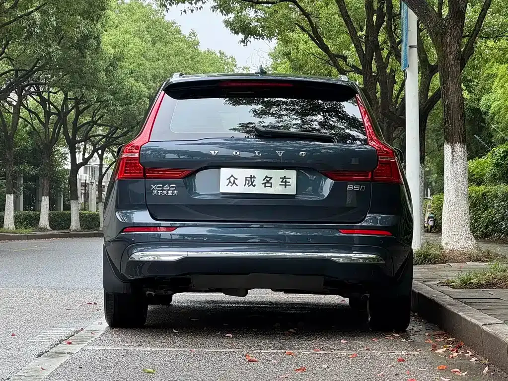 Volvo XC60 — фото 10