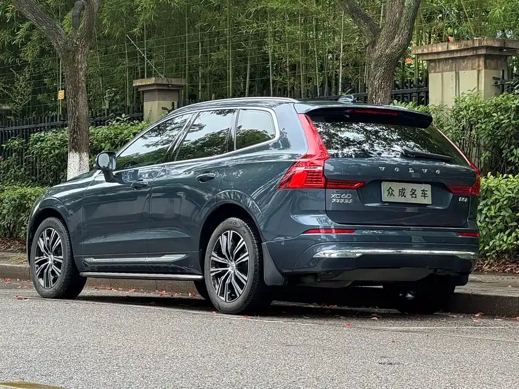 Volvo XC60 — фото 8