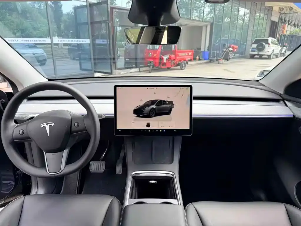 Tesla Model Y — фото 2