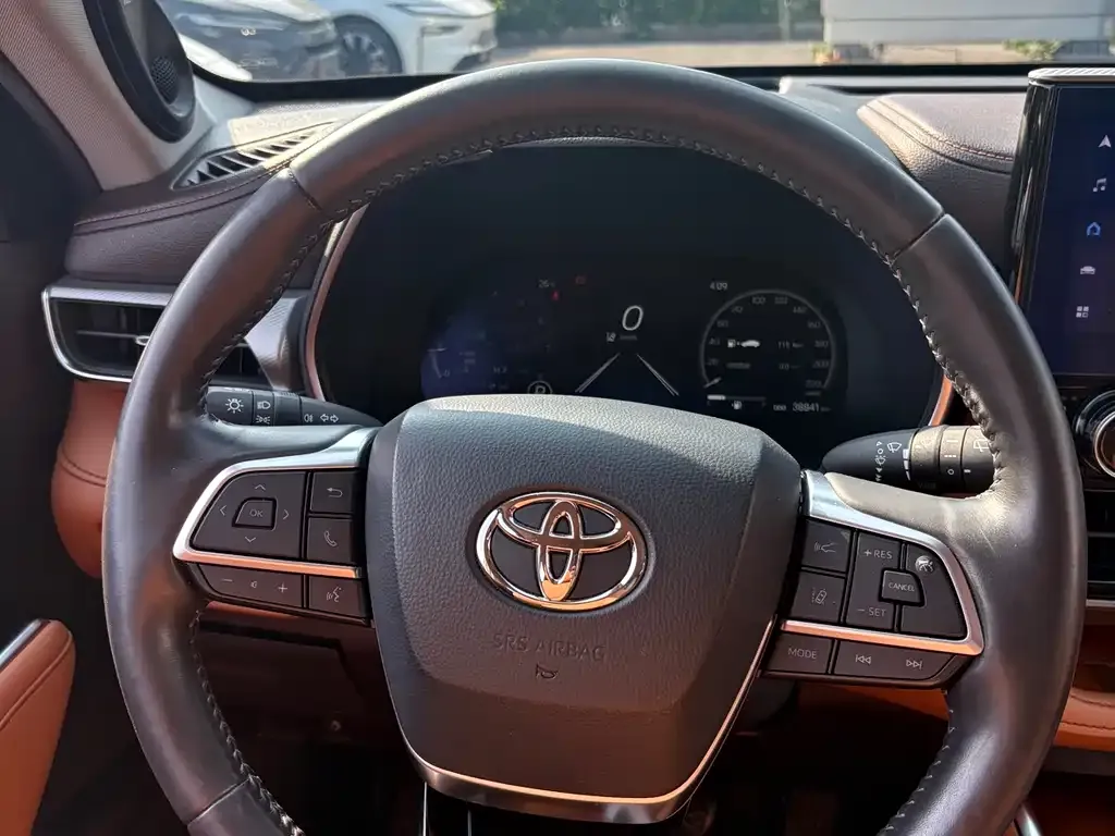 Toyota Highlander — фото 4