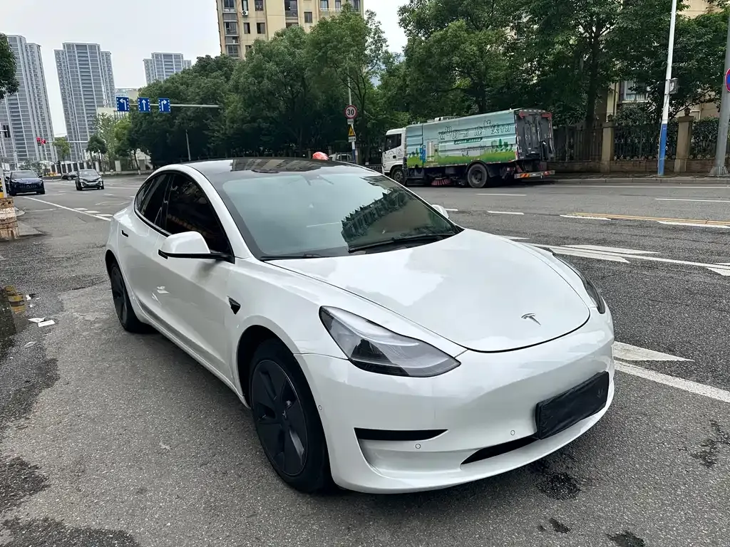 Tesla Model 3 — фото 9