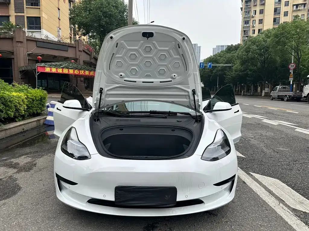 Tesla Model 3 — фото 10