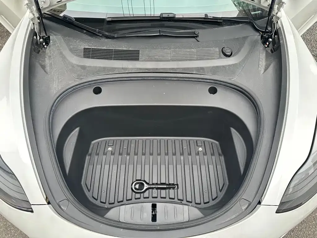 Tesla Model 3 — фото 4