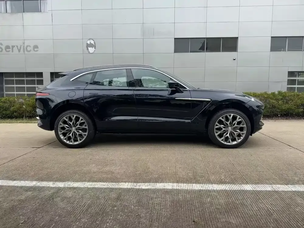 Aston Martin DBX — фото 8