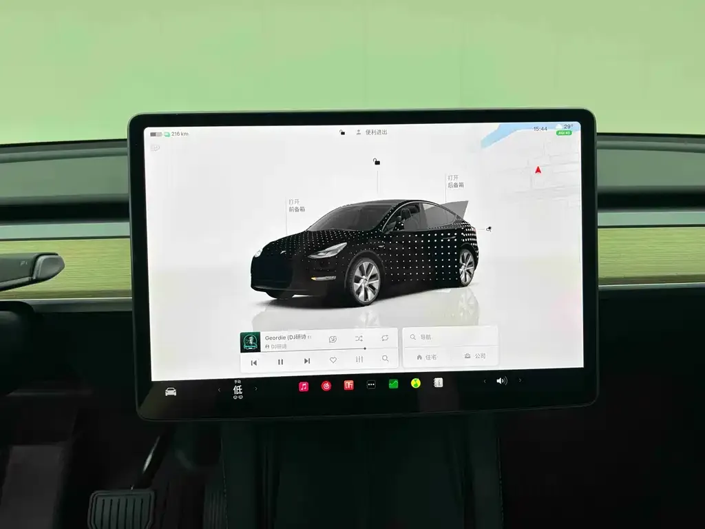 Tesla Model Y — фото 2