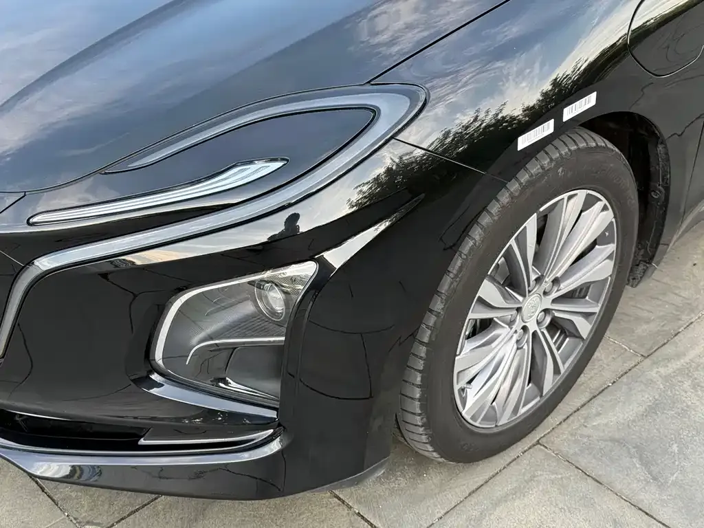 Hongqi E-QM5 — фото 8